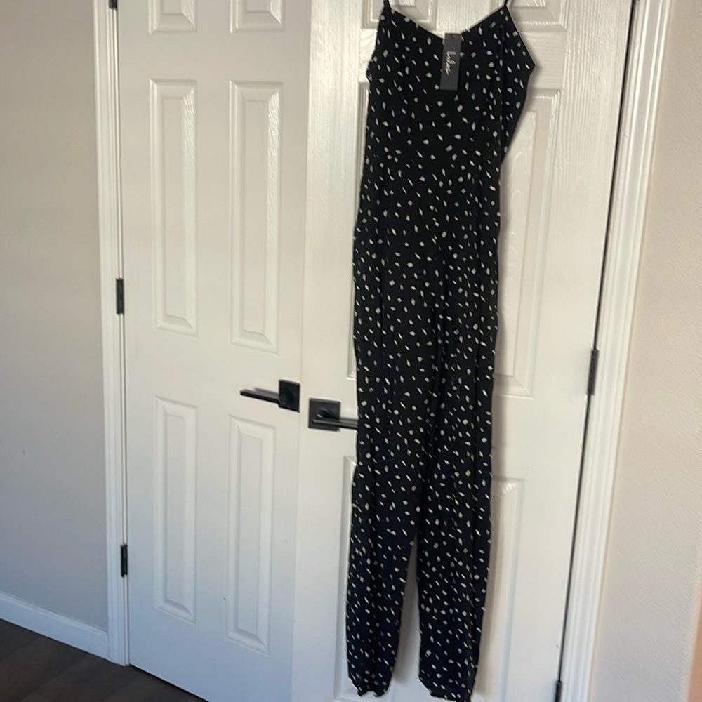 Lulu’s jumpsuit size medium with tags